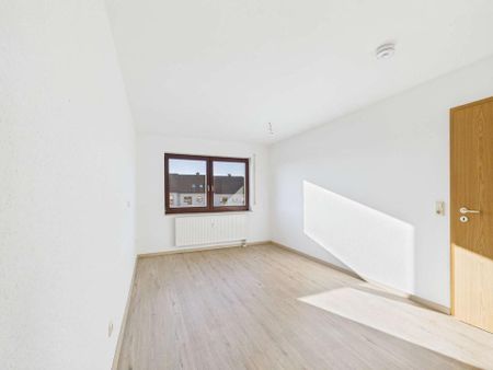 Sonnige 2-Raum-Wohnung mit Balkon in Auerbach - sofort bezugsbereit - Photo 2