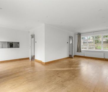 4 bedroom detached house to rent - Photo 2