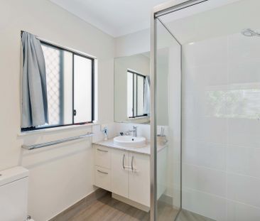 SPACIOUS FAMILY HOME IN SOUGHT AFTER LOCATION! - Photo 4