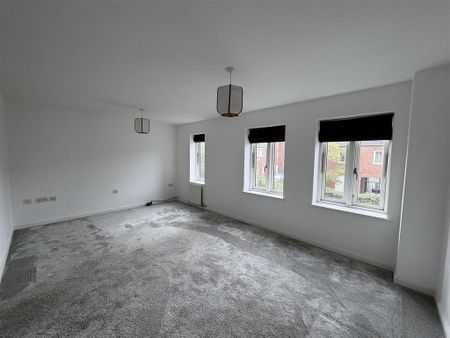 4 bedroom semi-detached house to rent - Photo 4