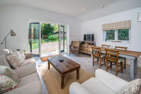 2 bedroom detached bungalow to rent - Photo 2