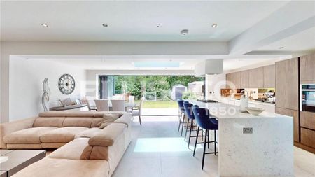 4 bedroom semi-detached house to rent - Photo 2