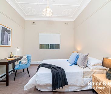 Superb 5 Bedroom Family Home | Extra Convenient Location - Photo 5
