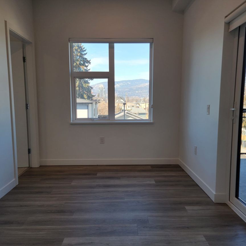 Luxury 2 Bedroom + Den Condo with U/G Parking near Downtown - Photo 1