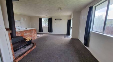 2 Bedrooms on Gonville Ave - Photo 2