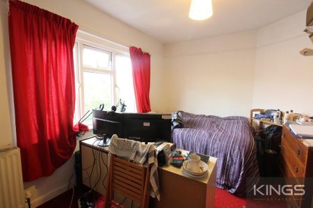 4 bedroom semi-detached house to rent - Photo 5