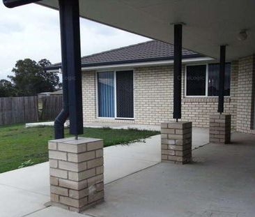 LARGE FAMILY HOME! - Photo 5