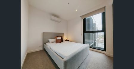 Bright, Stylish & Fully Furnished – Luxury Beachside Apartment on St Kilda Road! - Photo 4