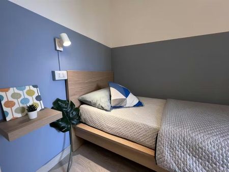 Via Giuseppe Dezza, Milan, Lombardy 20144 - Photo 2