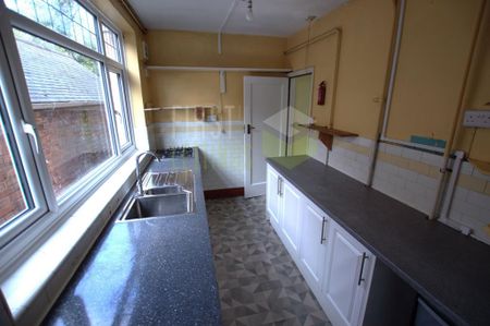 4 bedroom semi-detached house to rent - Photo 3