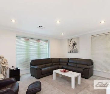 “4 BEDROOMS FAMILY HOME, WALKING DISTANCE TO QUAKERS HILL SHOPS & S... - Photo 4