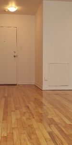 3 1/2 Rénové Chauffé/Eau Chaude/Entrée Laveuse et Sècheuse 1 AVRIL 2026 - Photo 4