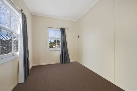 Spacious Two-Bedroom Plus Study in a Prime Location - Photo 5