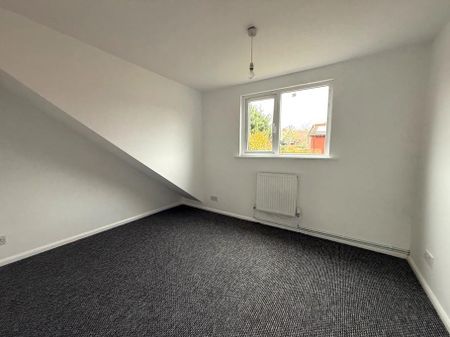 4 bedroom semi-detached bungalow to rent - Photo 5