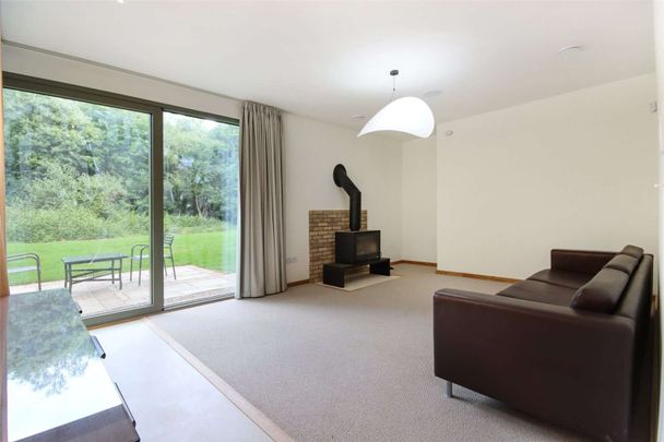 A contemporary newly built home in the sought-after village of Knockholt - Photo 1