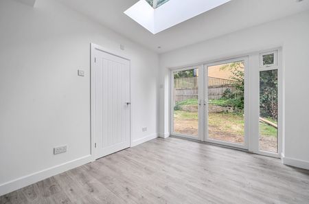 4 bedroom detached house to rent - Photo 3