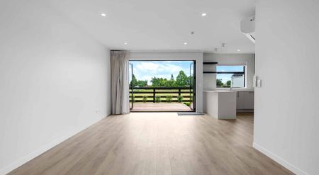 Brand-new townhouse overlooking the green belt - Photo 4