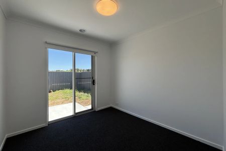 Stunning & Brand New - Photo 2