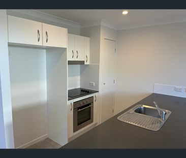 2/25 North Road, Wynnum West, Qld 4178 - Photo 3