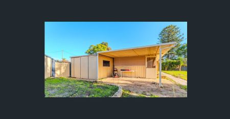 GREAT 3x1 FAMILY HOME IN PARKWOOD - Photo 2