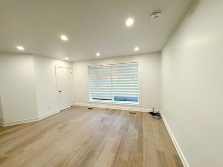 For Lease - 741 Proctor Road Unit# Upper, Burlington, Ontario - Photo 4