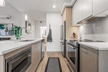 Fully Furnished Penthouse Suite - Photo 2