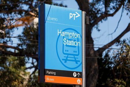 FULLY FURNSIHED BOUTIQUE APARTMENT WITH COURTYARD ! CAFES AND BEACH AT YOUR DOORSTEP - Photo 4