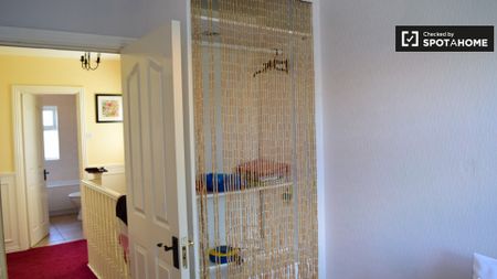 Great room in 3-bedroom apartment in Tallaght, Dublin - Photo 5