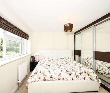 Great Oaks Park, Burpham, GU4 - Photo 2