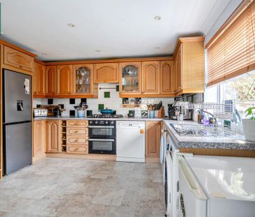 3 bedroom semi-detached house to rent - Photo 5