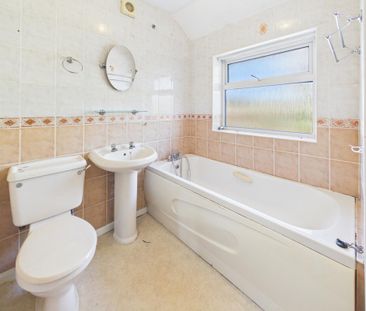 4 bedroom detached house to rent - Photo 6
