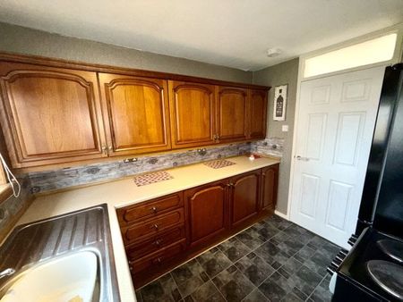 Ivanhoe, Glasgow, G74 - Photo 4