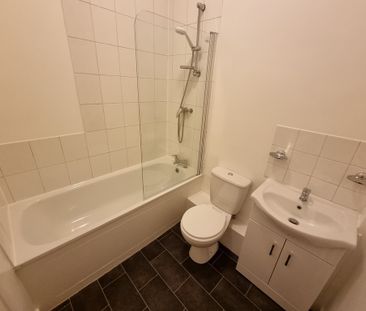 1 Bed Student Accommodation - Photo 2