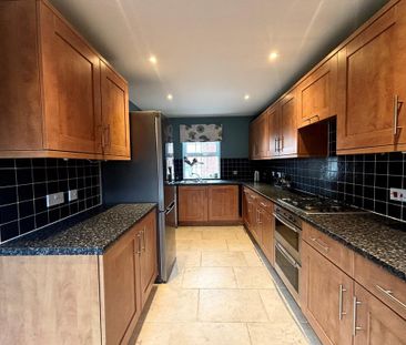 4 bedroom terraced house to rent - Photo 3