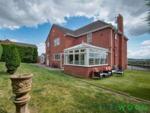 6 BEDROOM House - Detached - Photo 4