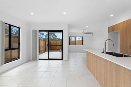 Modern 3-Bedroom Home in the Prestigious River Cove Estate - Murrumba Downs - Photo 5