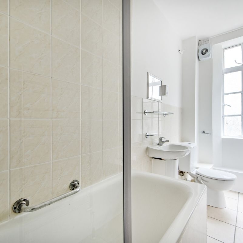 Upper Woburn Place, London, WC1H - Photo 1