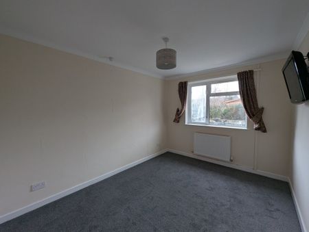 Victoria Estate, MONMOUTH - Photo 4