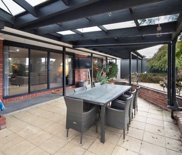 SPACIOUS FAMILY HOME WITHIN WALKING DISTANCE TO MIDLANDS GOLF - Photo 2