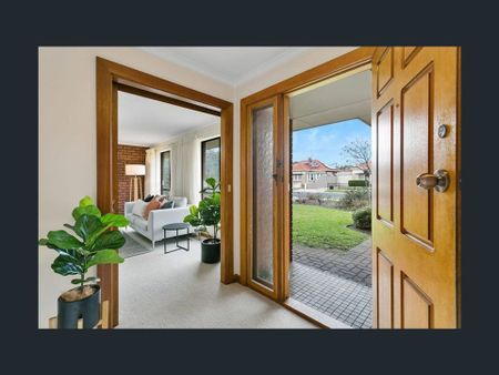 Spacious Family Home in Prime Manningham Location - Photo 4