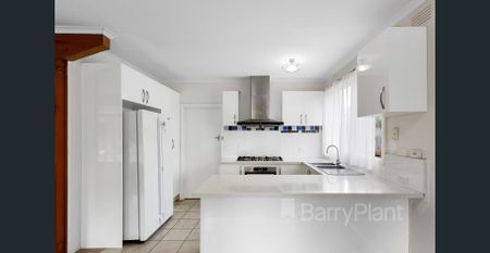 Serene Parkside Living: 3-Bedroom Unit with Entertaining Space - Photo 5