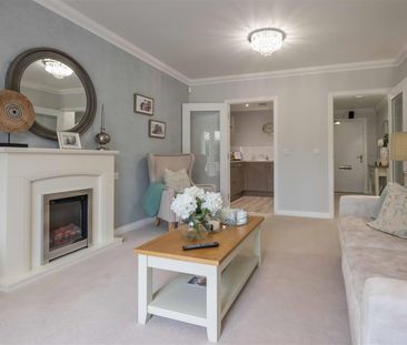 Clinton Lodge, Lymington - Photo 3