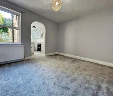 2 bedroom end of terrace house to rent - Photo 3