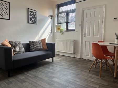 3 bedroom terraced house to rent - Photo 2