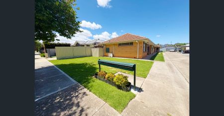 Charming Single-Level Unit - Photo 3