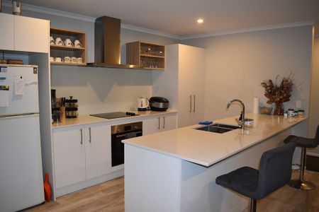 Nearly new, fully furnished 4-bedroom house - Photo 3