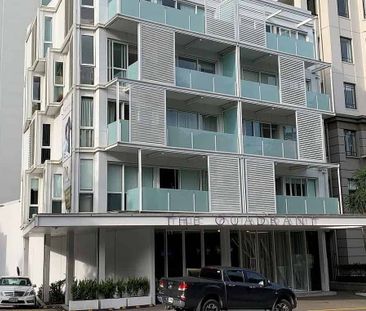 Central Auckland Studio Gem w/ Balcony - Photo 3