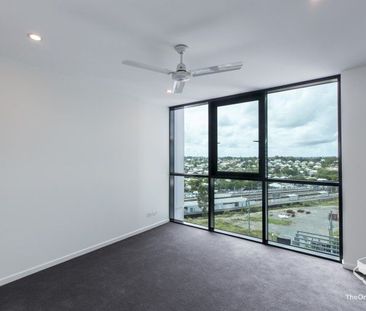 UNFURNISHED APARTMENT 2 BED, 2 BATH,1 CAR SPACE ON 50 HUDSON ROAD ALBION QLD 4010 - Photo 5