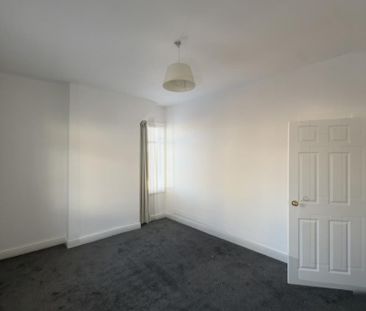 3 bedroom end of terrace house to rent - Photo 4