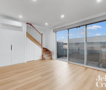 2/12 Esmale Street, Strathmore - Photo 6